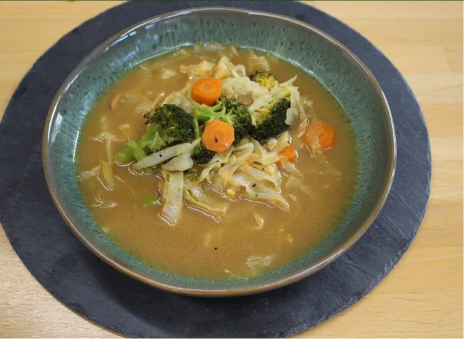 Thai-Kokos-Suppe mit Gemüse