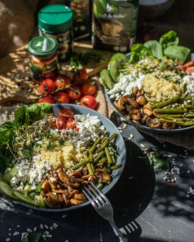 Buddha Bowl mit Couscous und Gemüse