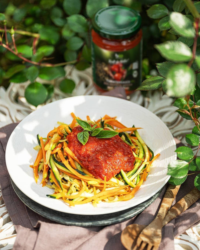 Zoodles mit veganer Tomatensauce Bolognese